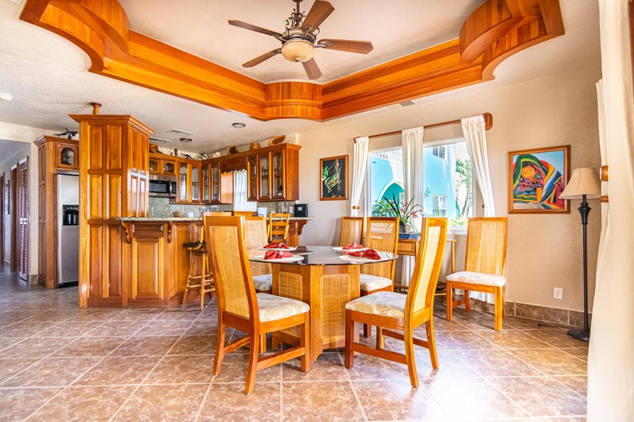 Lighthouse Beach Villas San Pedro  Exterior photo
